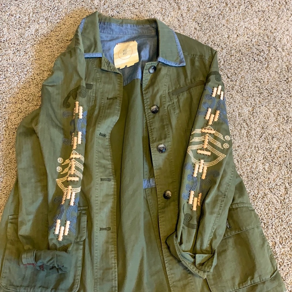 Small army green jacket with detail on the sleeves perfect condition